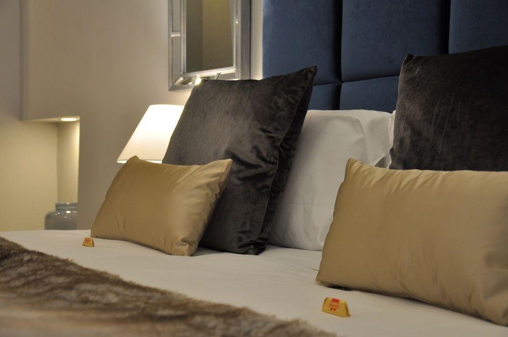 The Royals Experience Bed and Breakfast Napels Buitenkant foto