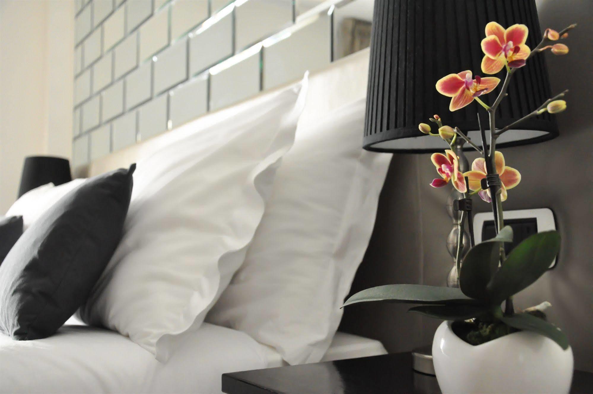 The Royals Experience Bed and Breakfast Napels Buitenkant foto
